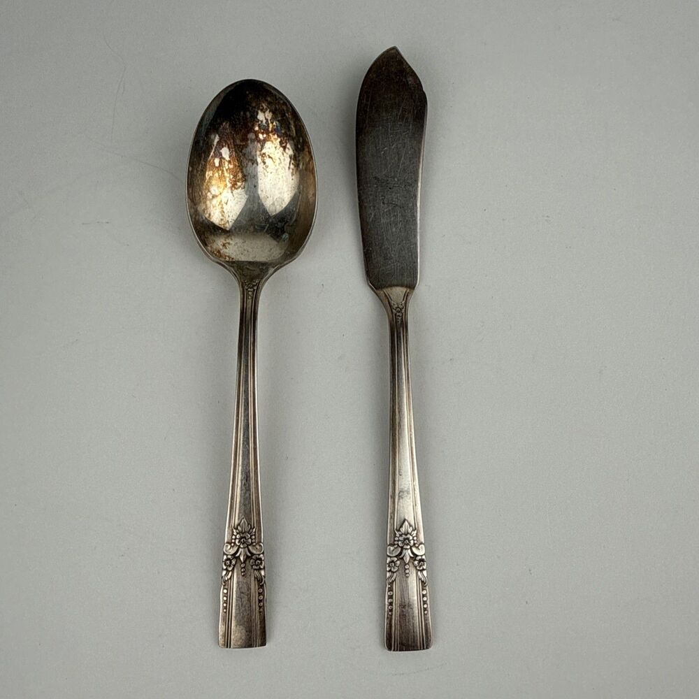 Wm A Rogers 1940 ARTISTIC Pattern Sugar Spoon & Butter Knife Oneida Ltd